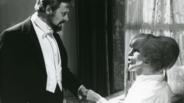 2509_TheElephantMan_03