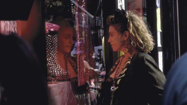 2510_DesperatelySeekingSusan_06