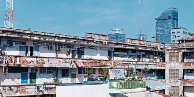 2510_WhiteBuilding_05