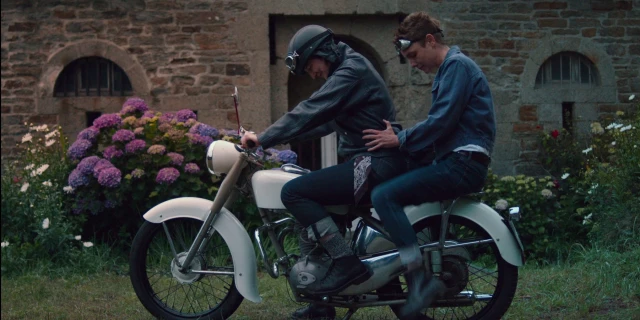 2511_LesbianLongs_Heroines