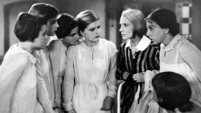 2602_MadcheInUniform_02