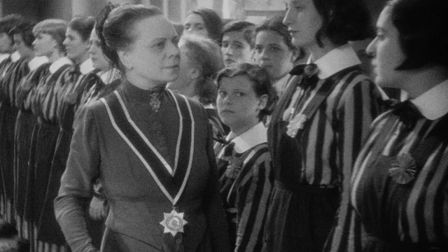 2602_MadcheInUniform_04