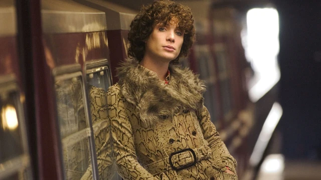 2604_BreakfastOnPluto_01