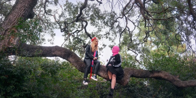 2606_GirlsAndGods_05