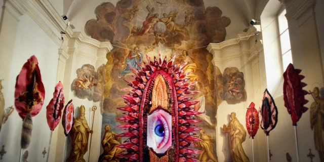 2606_GirlsAndGods_02