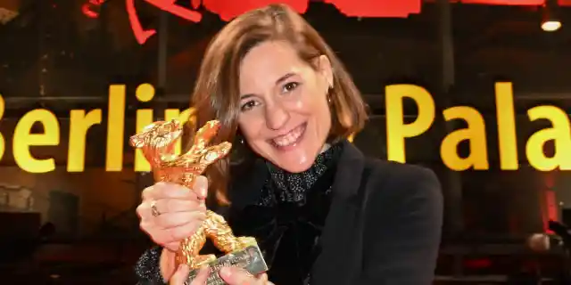 BERLIN, GERMANY - FEBRUARY 16: Spanish director and screenwriter Carla Simon poses on the red carpet after being awarded the Golden Bear for Best Film for &quot;Alcarras&quot; after the closing ceremony during the 72nd Berlinale International Film Festival Berlin at Berlinale Palast on February 16, 2022 in Berlin, Germany. (Photo by Stephane Cardinale - Corbis/Corbis via Getty Images)